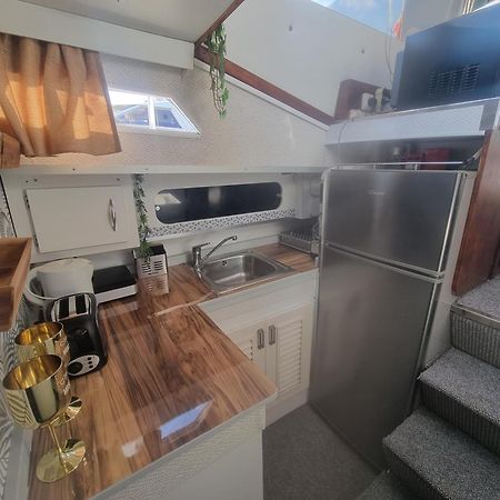 Beautiful And Comfy Boat In Barcelona With Boat Tour Option Ξενοδοχείο Εξωτερικό φωτογραφία
