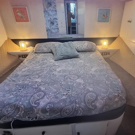 Beautiful And Comfy Boat In Barcelona With Boat Tour Option Ξενοδοχείο Εξωτερικό φωτογραφία