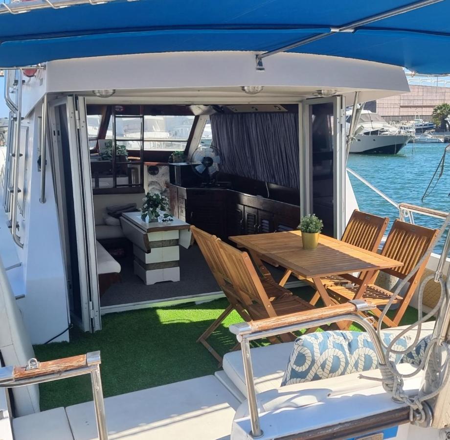 Beautiful And Comfy Boat In Barcelona With Boat Tour Option Ξενοδοχείο Εξωτερικό φωτογραφία