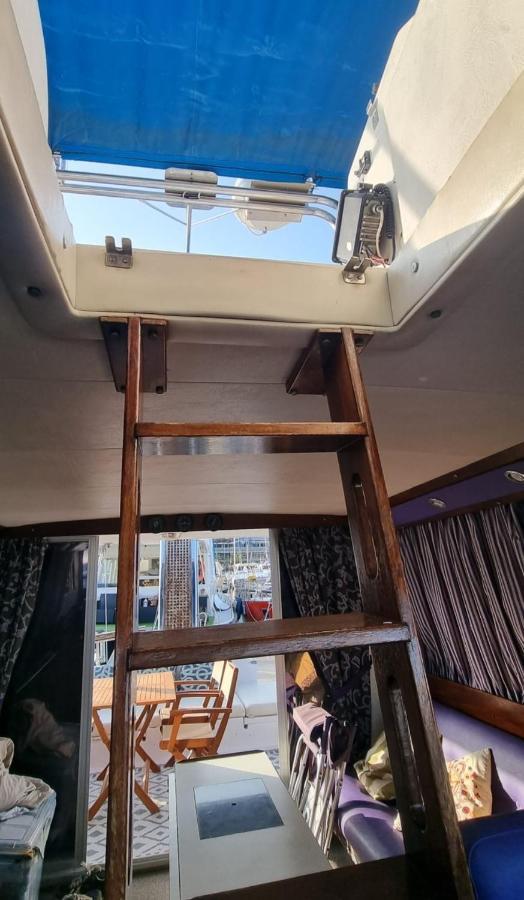 Beautiful And Comfy Boat In Barcelona With Boat Tour Option Ξενοδοχείο Εξωτερικό φωτογραφία