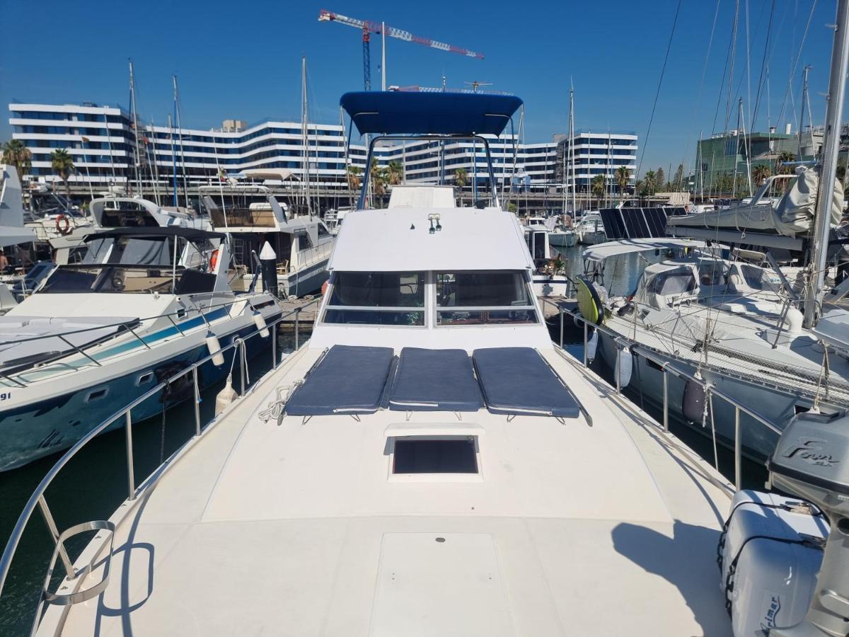 Beautiful And Comfy Boat In Barcelona With Boat Tour Option Ξενοδοχείο Εξωτερικό φωτογραφία