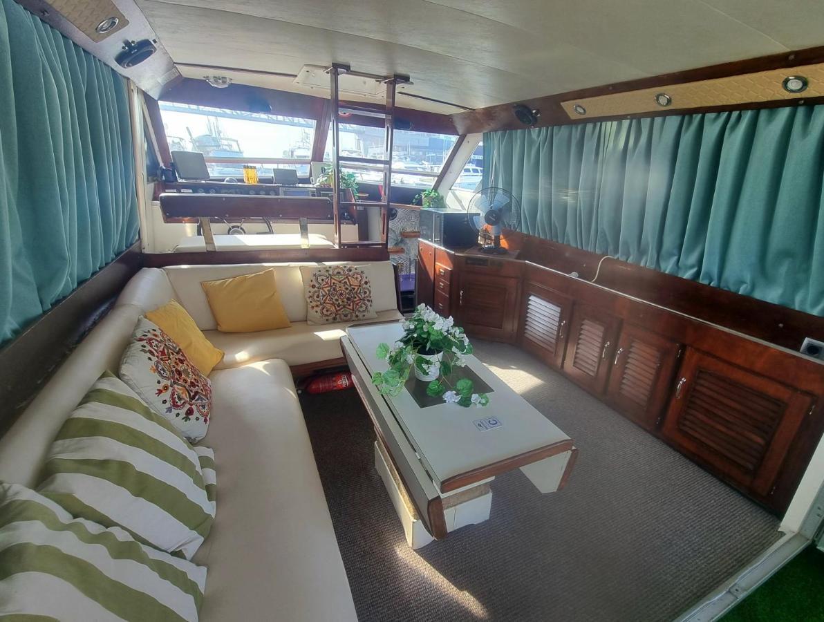 Beautiful And Comfy Boat In Barcelona With Boat Tour Option Ξενοδοχείο Εξωτερικό φωτογραφία