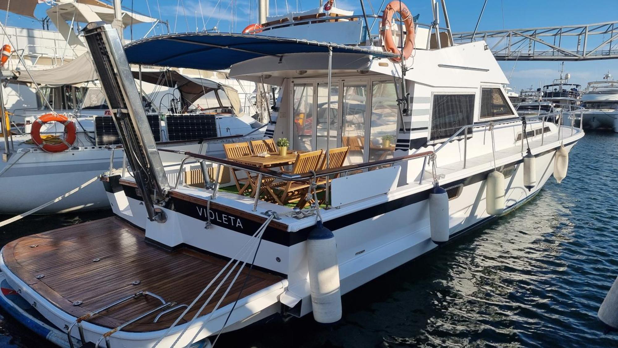 Beautiful And Comfy Boat In Barcelona With Boat Tour Option Ξενοδοχείο Εξωτερικό φωτογραφία