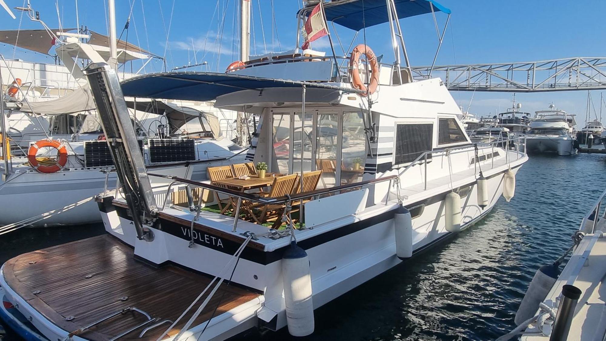 Beautiful And Comfy Boat In Barcelona With Boat Tour Option Ξενοδοχείο Εξωτερικό φωτογραφία