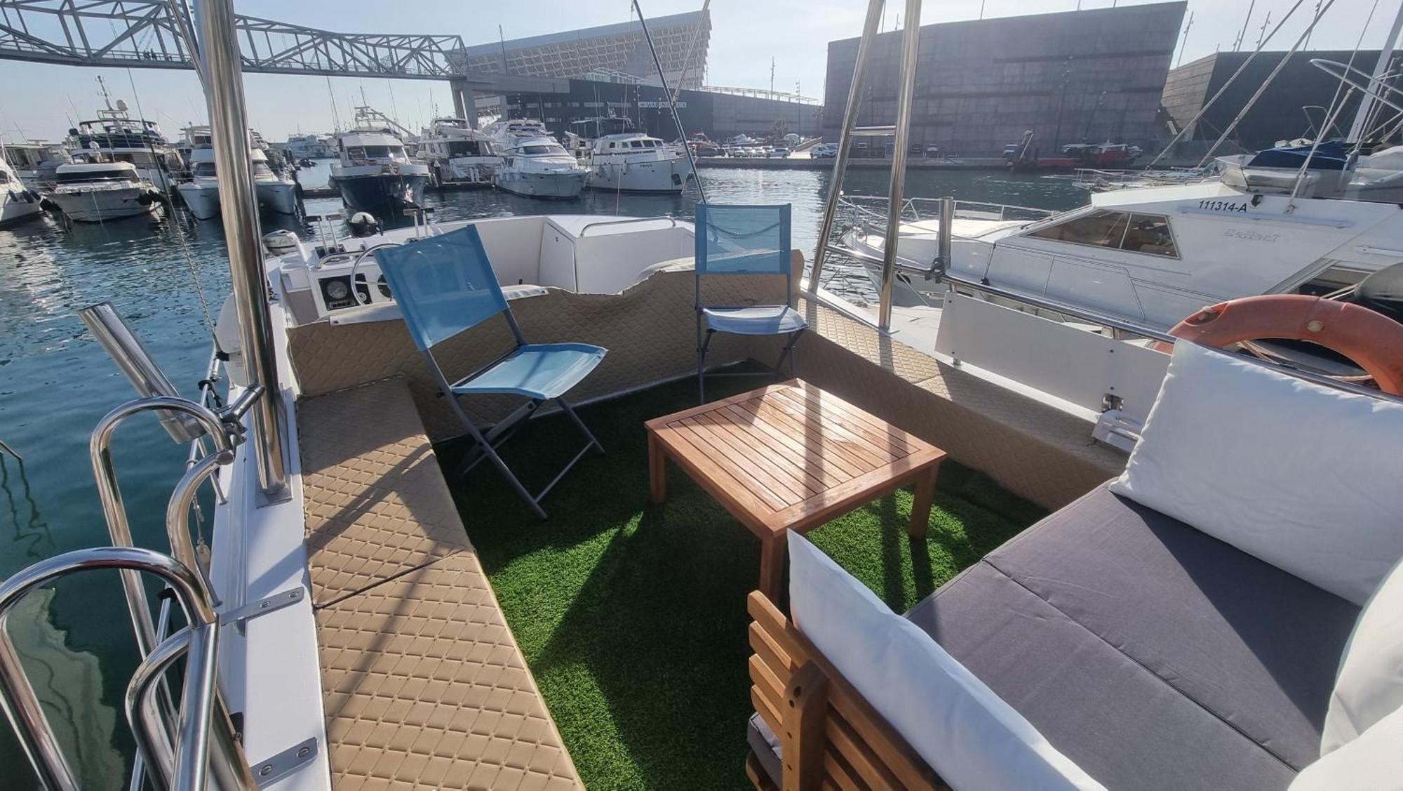 Beautiful And Comfy Boat In Barcelona With Boat Tour Option Ξενοδοχείο Εξωτερικό φωτογραφία