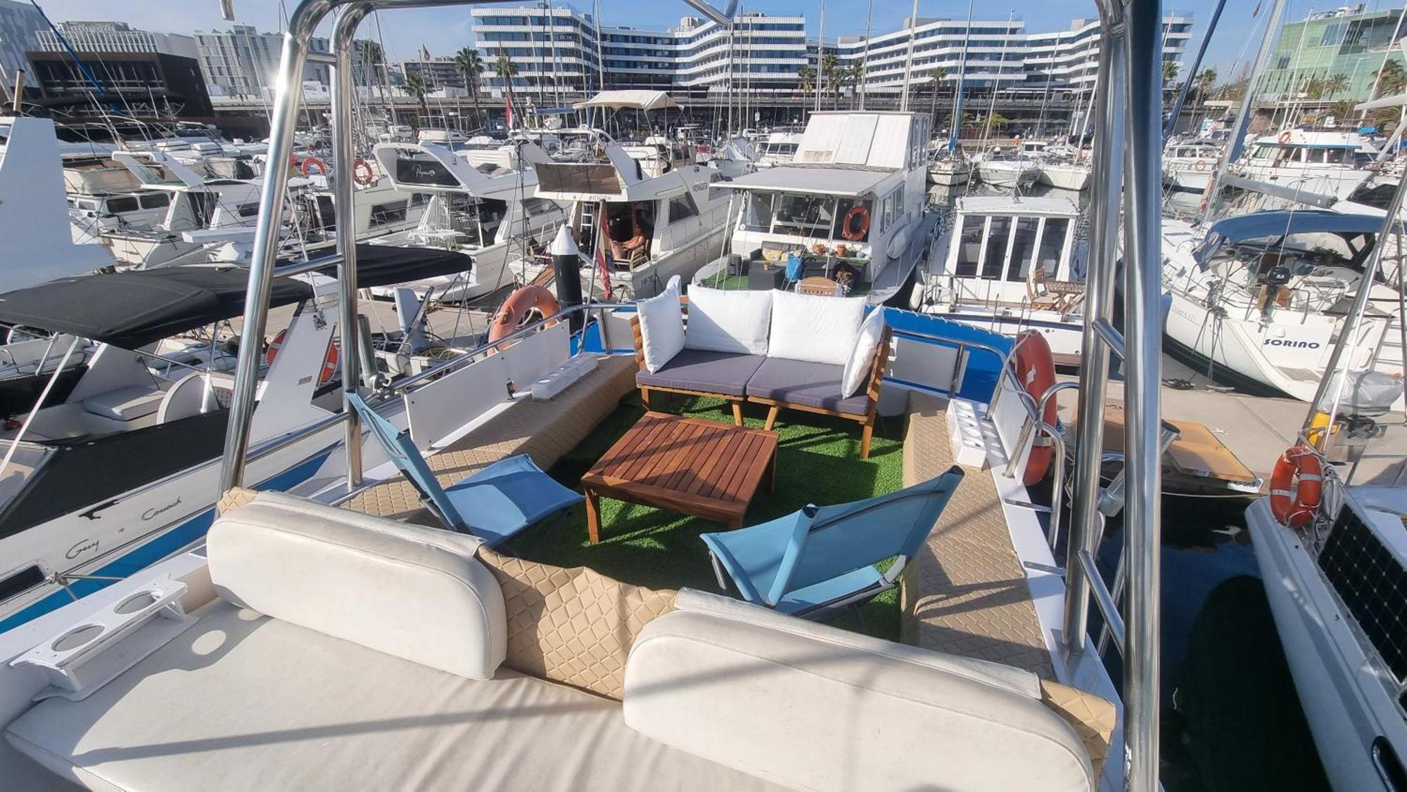 Beautiful And Comfy Boat In Barcelona With Boat Tour Option Ξενοδοχείο Εξωτερικό φωτογραφία