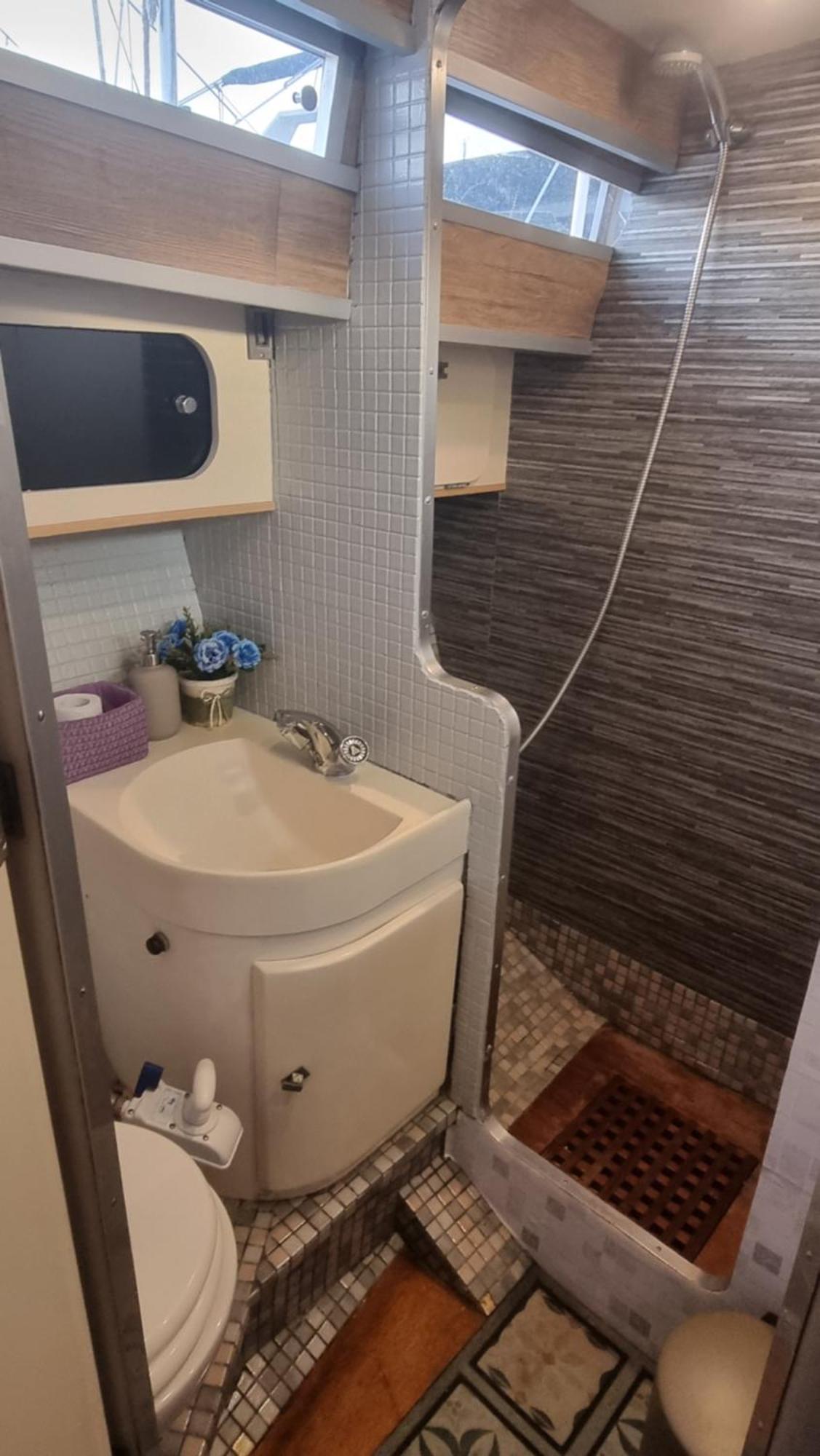 Beautiful And Comfy Boat In Barcelona With Boat Tour Option Ξενοδοχείο Εξωτερικό φωτογραφία