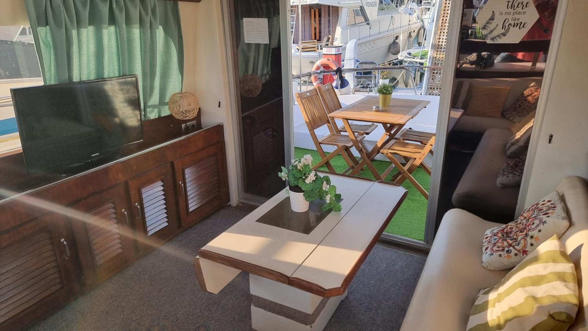 Beautiful And Comfy Boat In Barcelona With Boat Tour Option Ξενοδοχείο Εξωτερικό φωτογραφία
