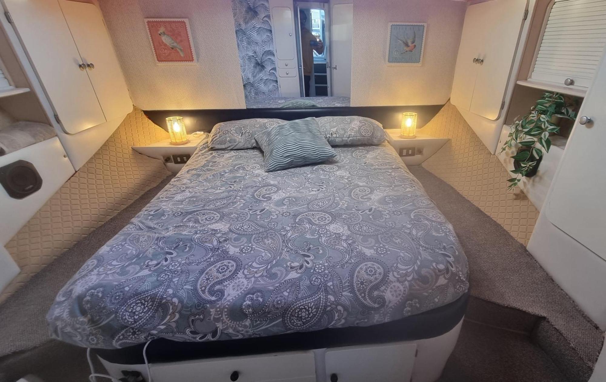 Beautiful And Comfy Boat In Barcelona With Boat Tour Option Ξενοδοχείο Εξωτερικό φωτογραφία